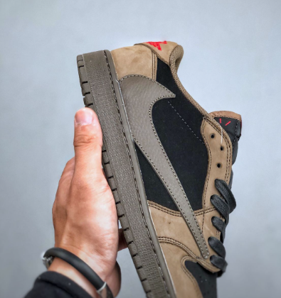 新品 トラヴィス・スコット × ナイキ エアジョーダン 1 ロー モカ/ブラック/ベルベット ブラウン(DM7866-202)TRAVIS SCOTT × NIKE AIR JORDAN 1 LOW MOCHA/BLACK/VELVET BROWN  男女兼用