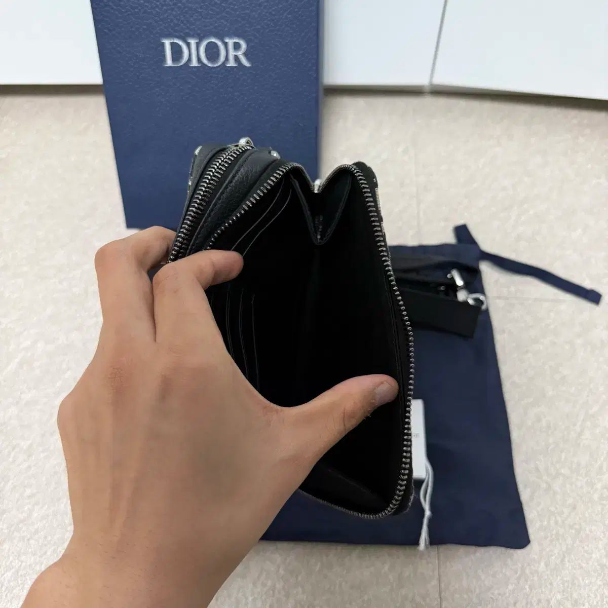 美品！ブルガリ モネーテ古代コイン 黒 エナメル クラッチバッグメダル