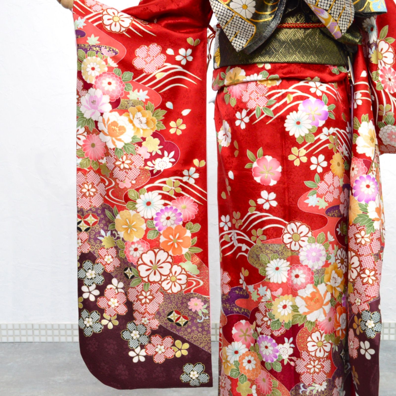 美品》正絹 振袖フルセット SS〜Mサイズ 成人式 金駒刺繍 赤地 鞠 古典 