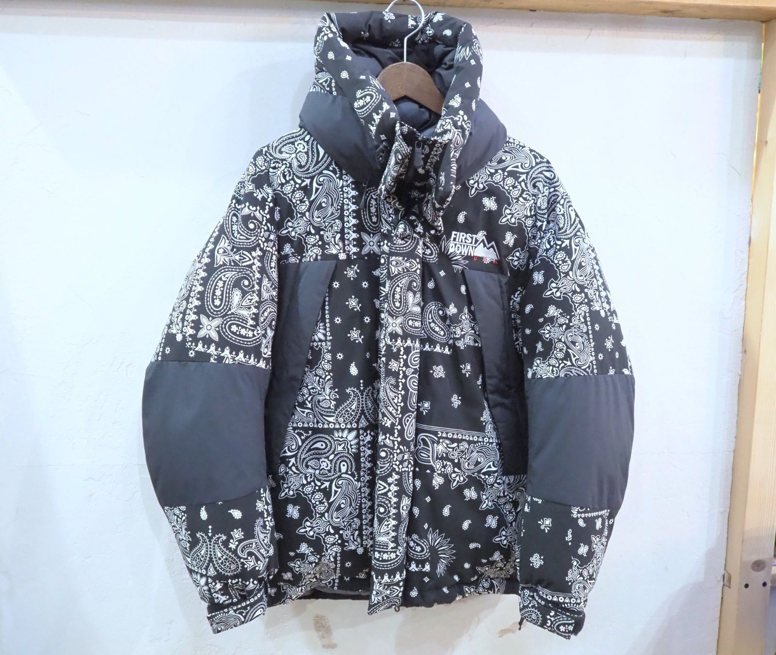 FIRST DOWN USA ペイズリー バンダナ ダウンジャケット Mサイズ-新商品 