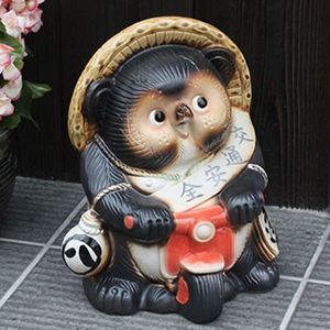 陶器 たぬきの置物 提灯付き　縁起物 陶器 たぬきの置物 提灯付き縁起物