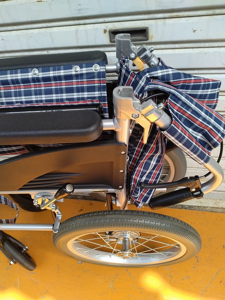 ノーパンクタイヤ 車椅子