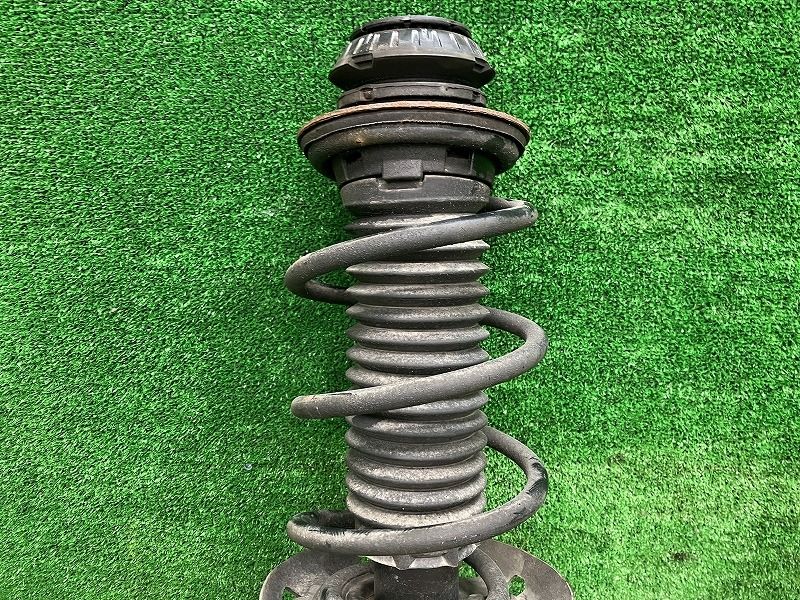 ヤリス MXPH15 左フロントストラット ハイブリッドG 4WD J0943-14703 48520-K0060 3T3