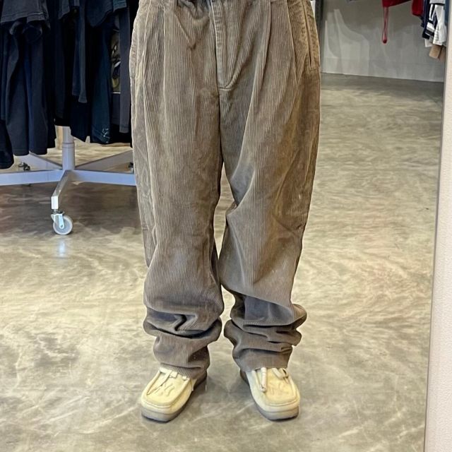 コーデュロイパンツ