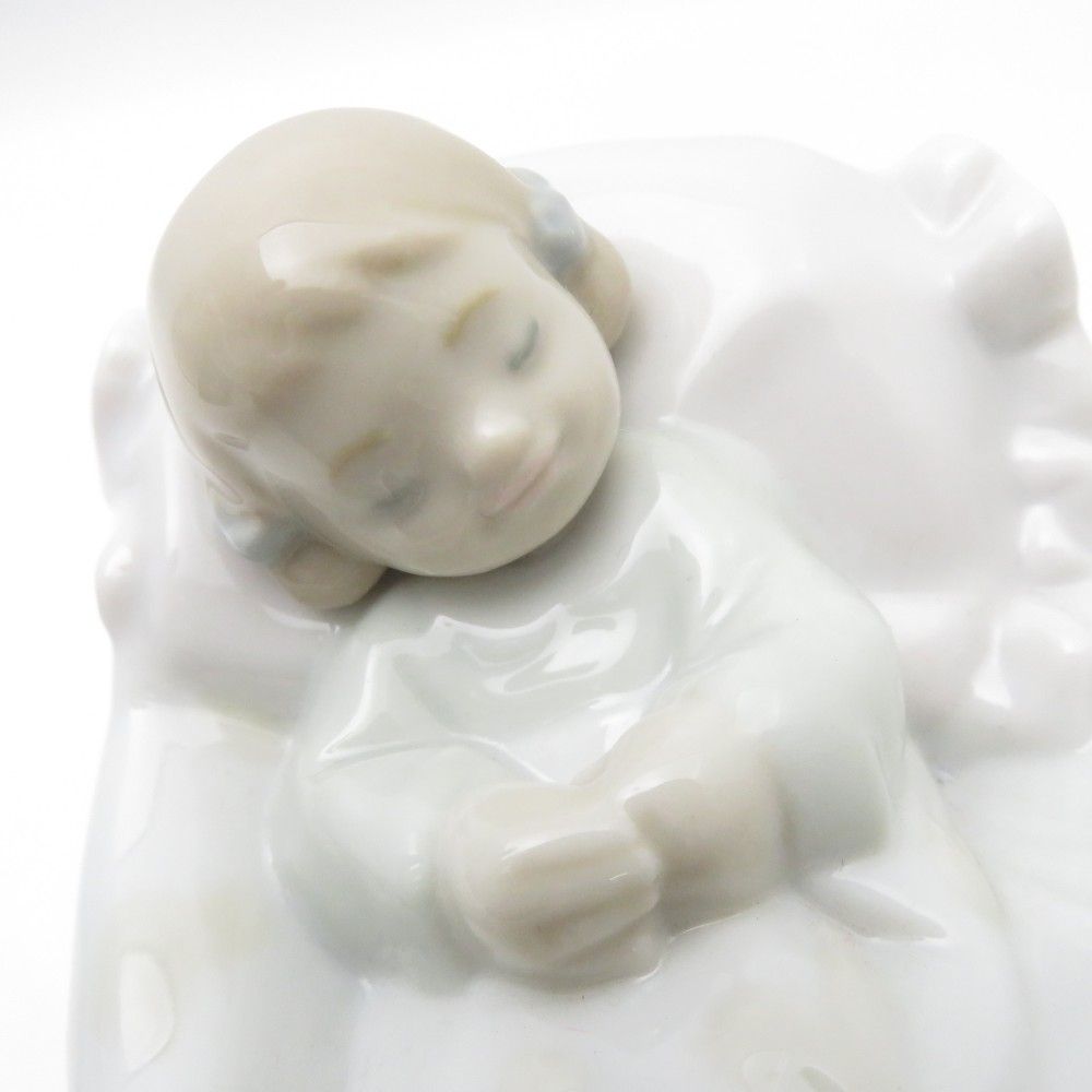 美品 LLADRO リヤドロ 6977 スイートベイビー 女の子 フィギュリン 置物 陶器人形 女の子 西洋陶磁 SY11366G2 美品 LLADRO リヤドロ 6977 スイートベイビー 女の子 フィギュ