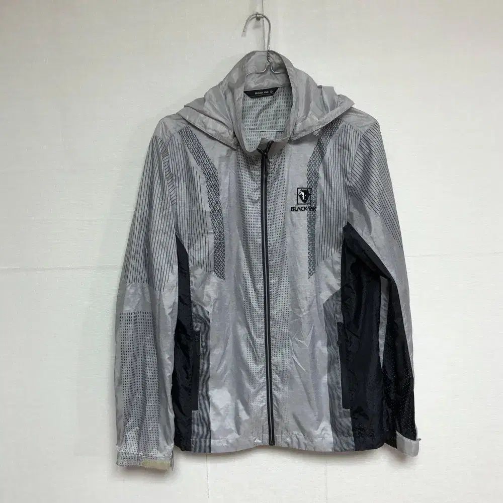 韓国発★新品 BLACK YAK ブラックヤク スポーツウェア トップス M 韓国発☆新品 BLACK YAK ブラックヤク スポーツウェア トップス