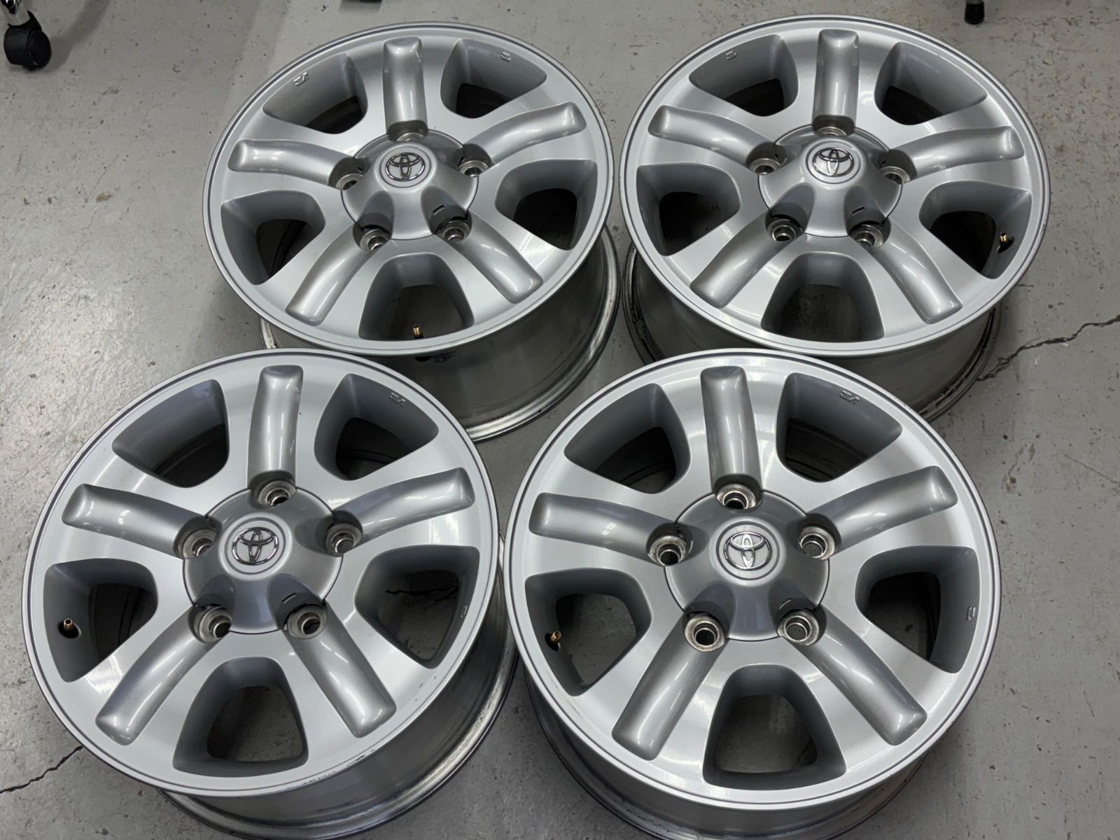 トヨタ ランドクルーザー ランクル100純正 17インチ 17×8j 5穴-150 