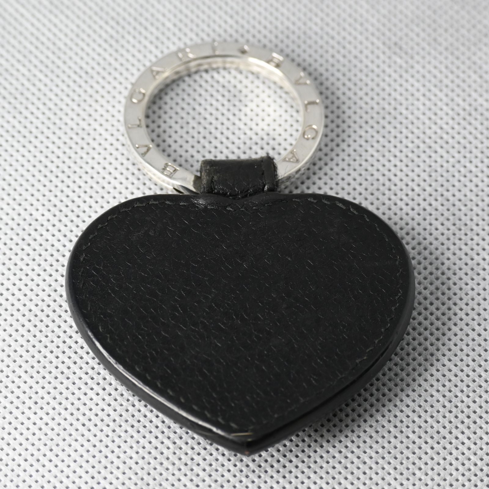 美品 BVLGARI シルバー925 ハート型レザーキーリング 美品 BVLGARI シルバー925 ハート型レザーキーリング - メルカリ