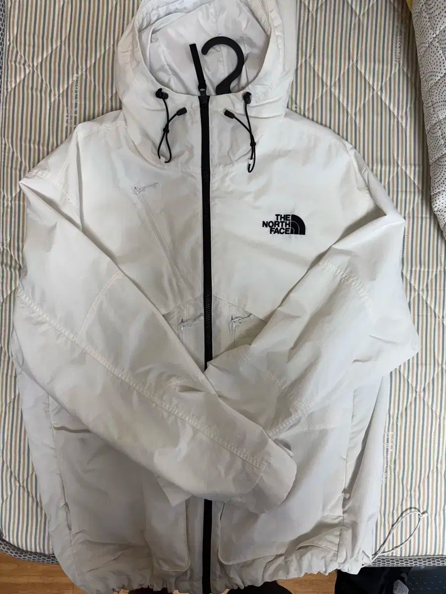 THE NORTH FACE ウィンドブレーカー XL ホワイト THE NORTH FACE(ザ・ノース・フェイス) ホワイト ウィンドブレーカー