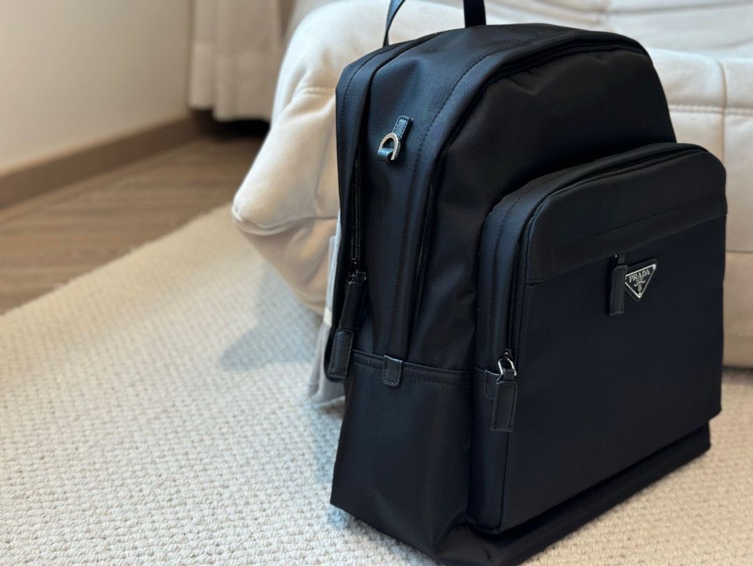 今日特価】PRADA Men's Nylon Backpack ナイロンパラシュート