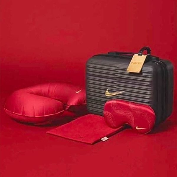 NIKE CNY TRAVEL PILLOW SET ナイキ チャイニーズ ニュー イヤー トラベル ピロー セット アイマスク 枕 首枕 black|red|g ST016-577A
