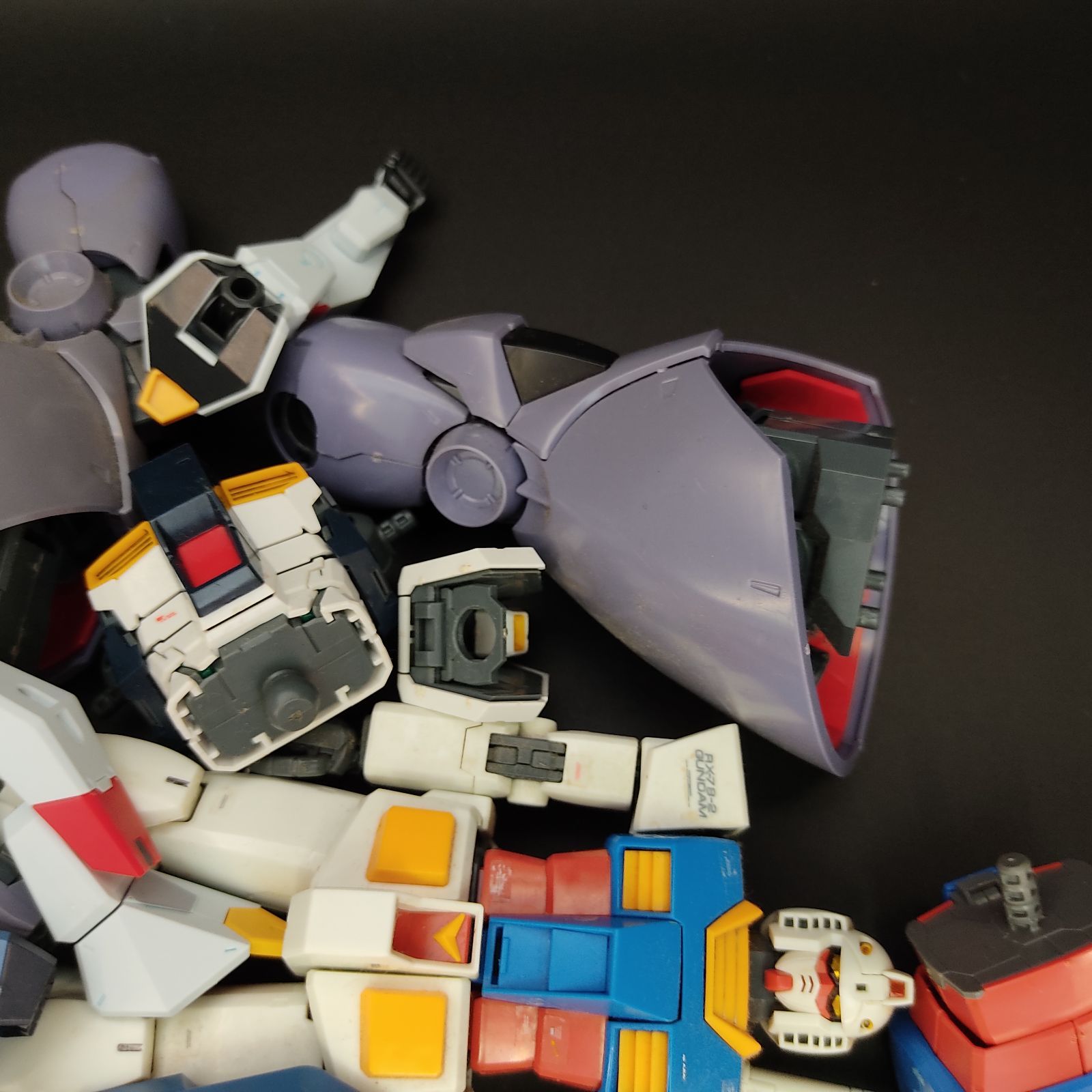 ガンプラ ジャンク(ガンプラ以外も含む可能性あり) ガンプラ【ジャンク品/たばこ臭、汚れあり】HGUC 1/144 ガンダム