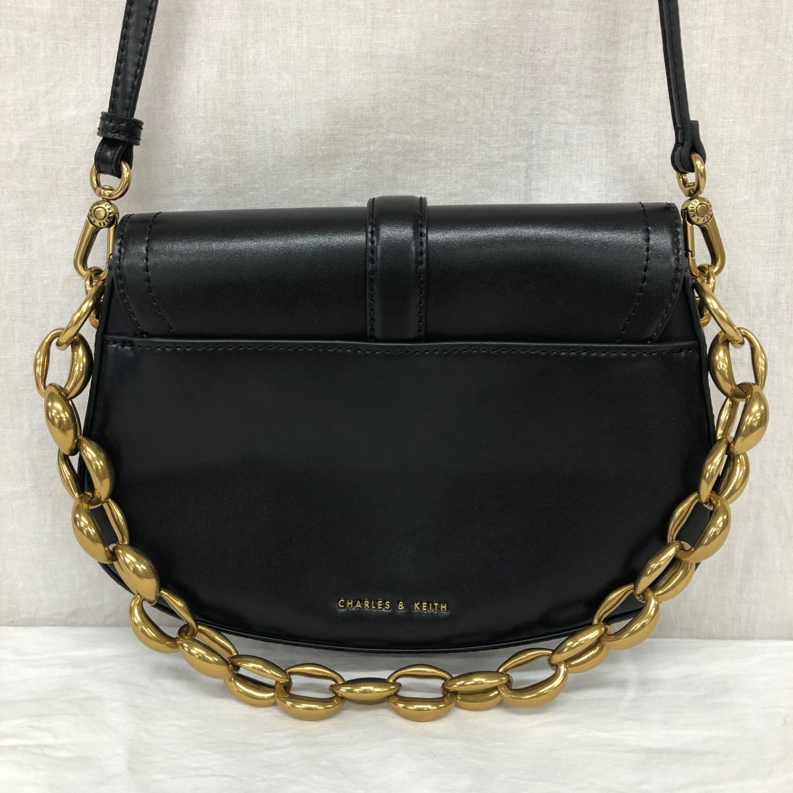 訳あり美品 チャールズ&キース ブレアチェーンハンドルショルダー 