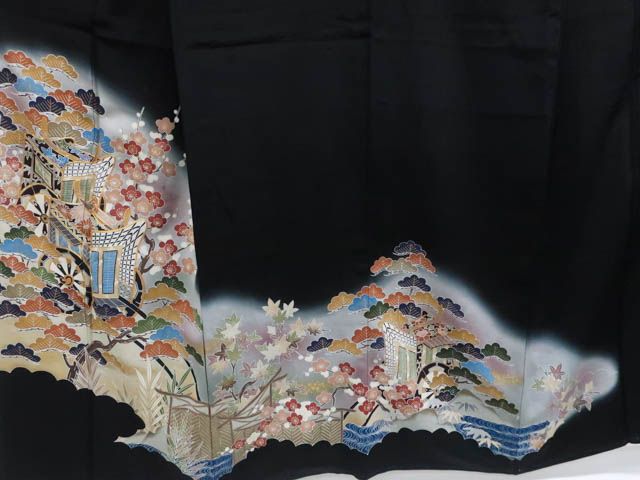 【春】20767o 黒留袖　五つ紋　比翼仕立　花鳥文様　作家物 落款入　着物 中古）黒留袖 黒 フォーマル ちりめん 五つ紋 総刺繍 文箱 扇 霞