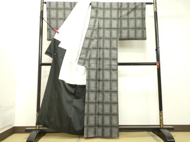 平和屋着物○本場大島紬 7マルキ 80亀甲 変わり市松文様 高島屋扱い