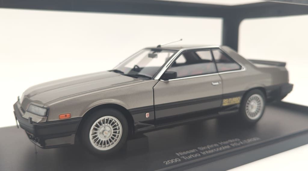 AUTOart 1|18MILLENNIUM NISSAN SKYLINE HARDTOP 2000 TURBO INTERCOOLER RS-X DR30 METALLIC GREY 77428
