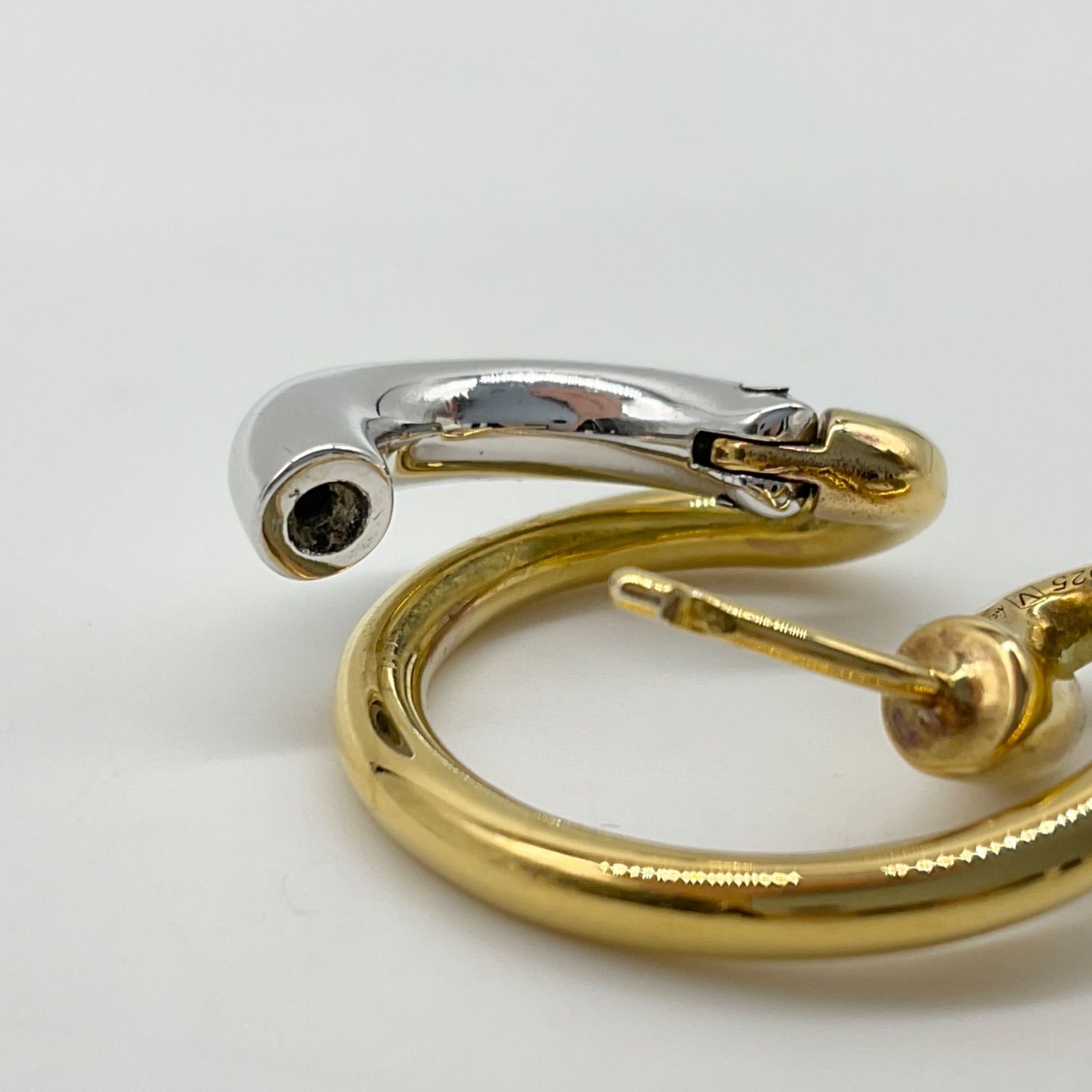 シャルロットシェネ 片耳用ピアス ゴールド・シルバーコンビ