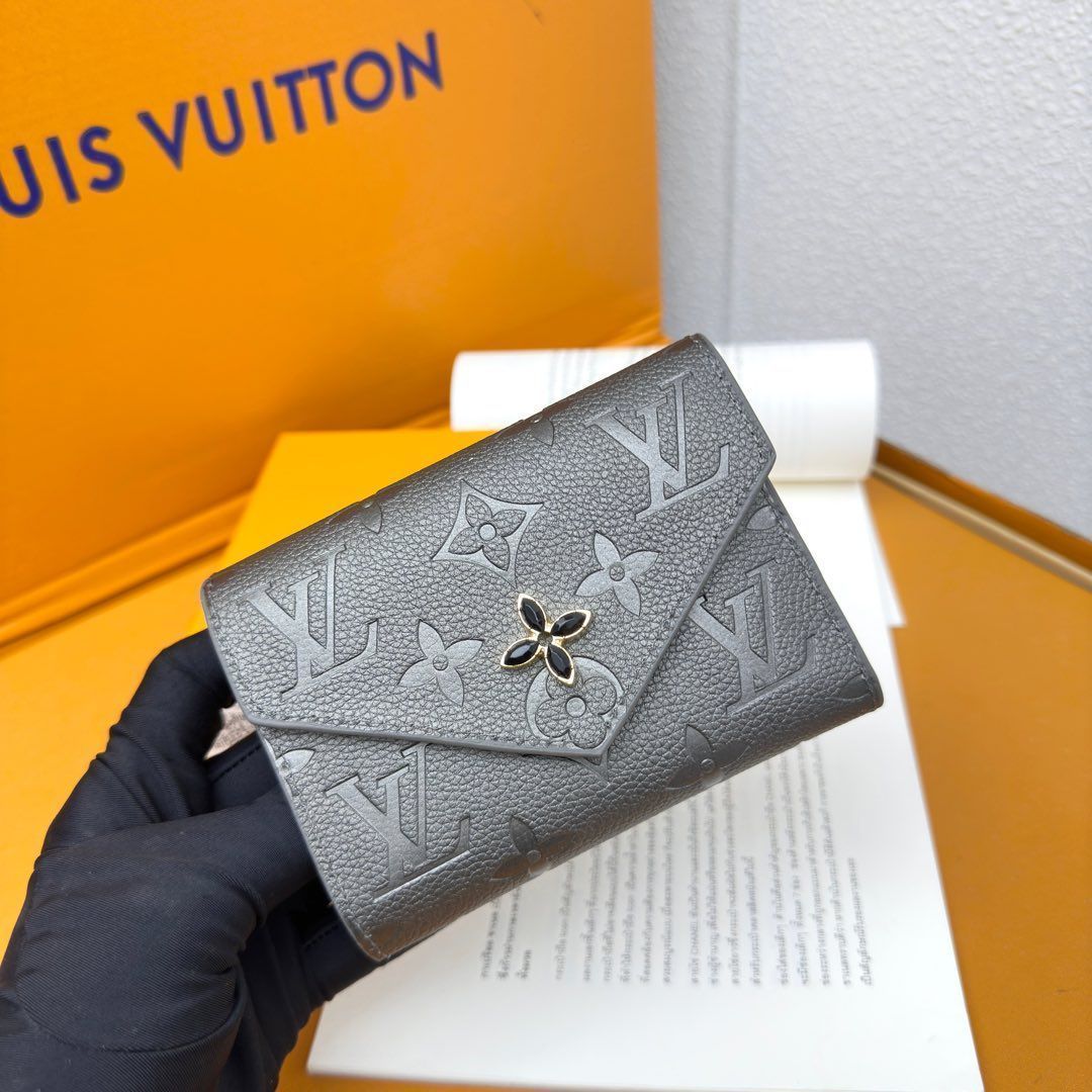 LV ルイヴィトン ポルトフィーユ リサ モノグラムエンプレイントレザー コンパクトウォレット