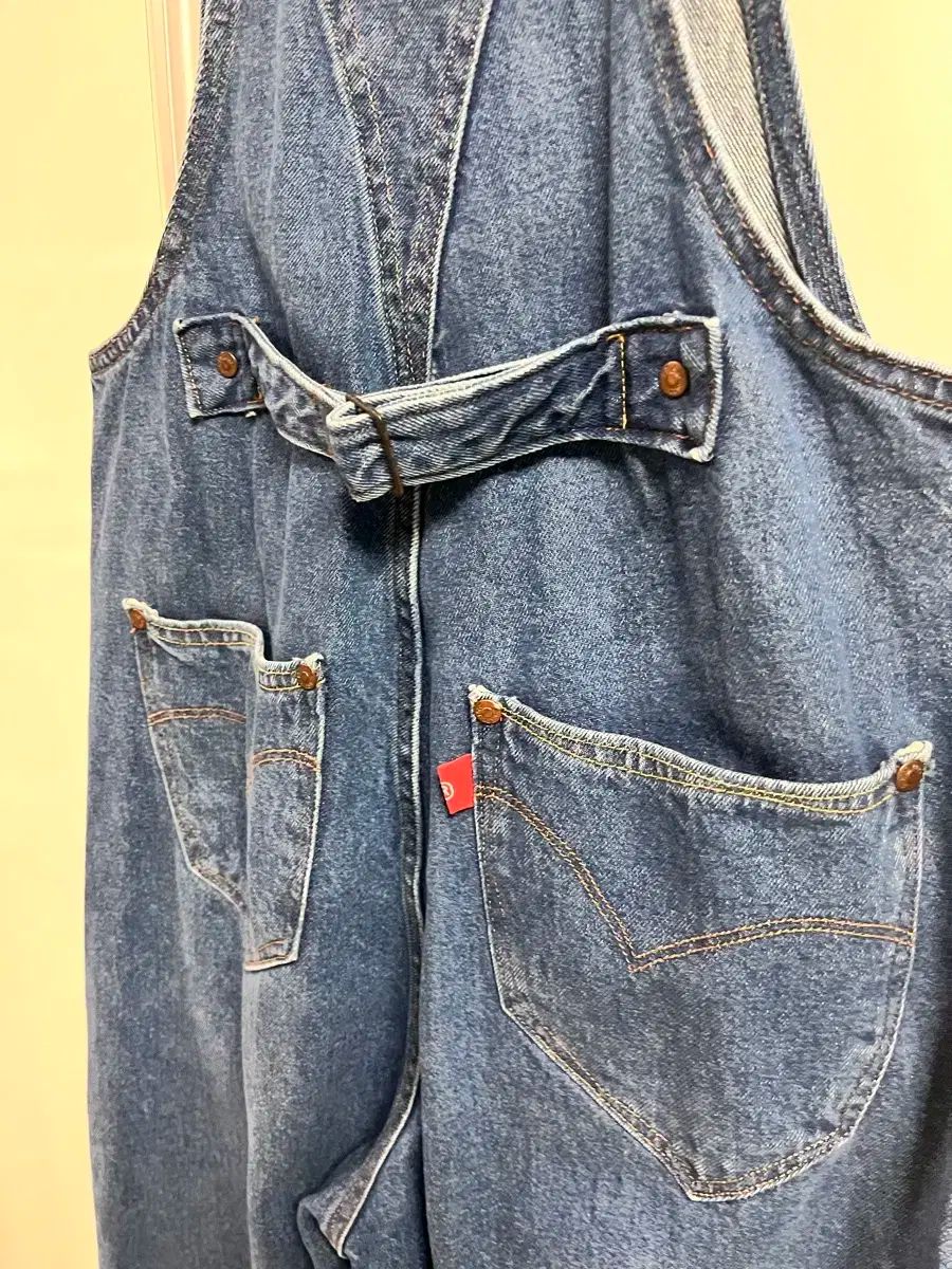 LEVI'S(リーバイス) 赤 デニムオーバーオール xs サイズ - メルカリ