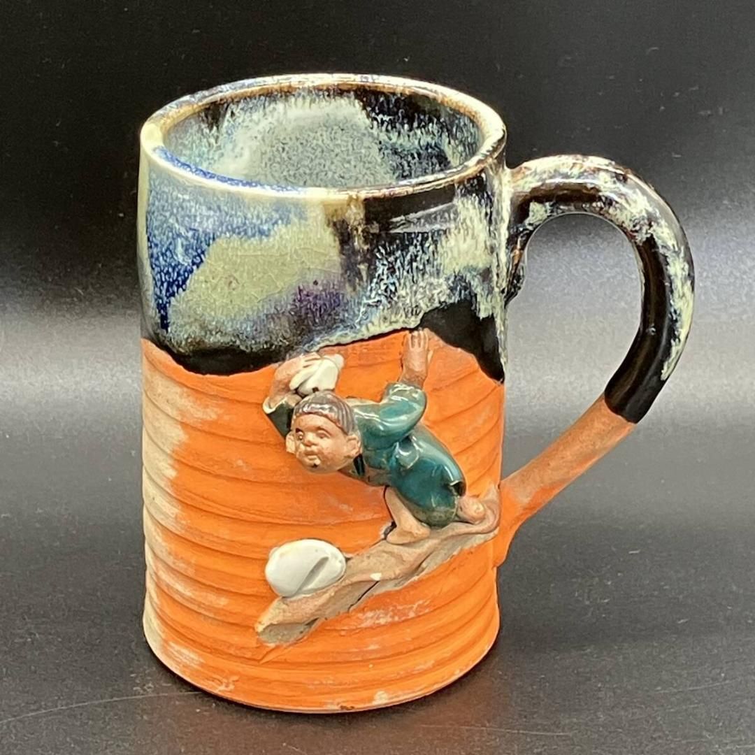 隅田焼 井上良斎 造 高浮彫 人物図 辰砂釉 マグカップ 明治期 古陶器 工芸品 署名あり アンティーク POP_25A