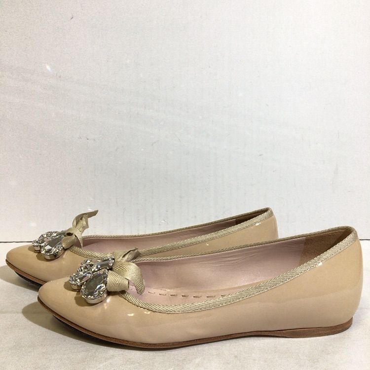 美品】miumiu フラットシューズ ビジュー ベージュ 36 1/2 - メルカリ