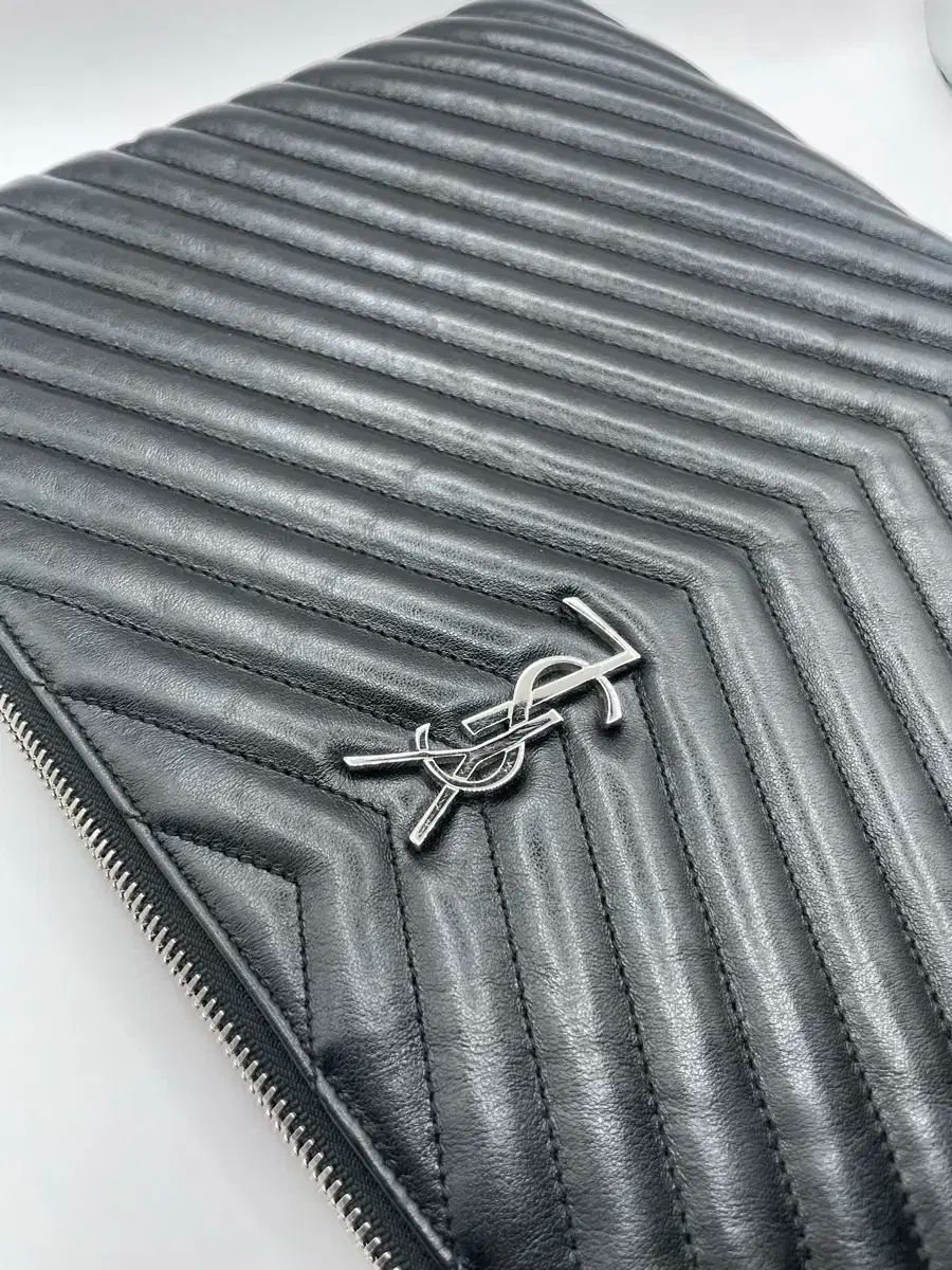 Saint Laurent(サンローラン) クラッチバッグ モノグレム