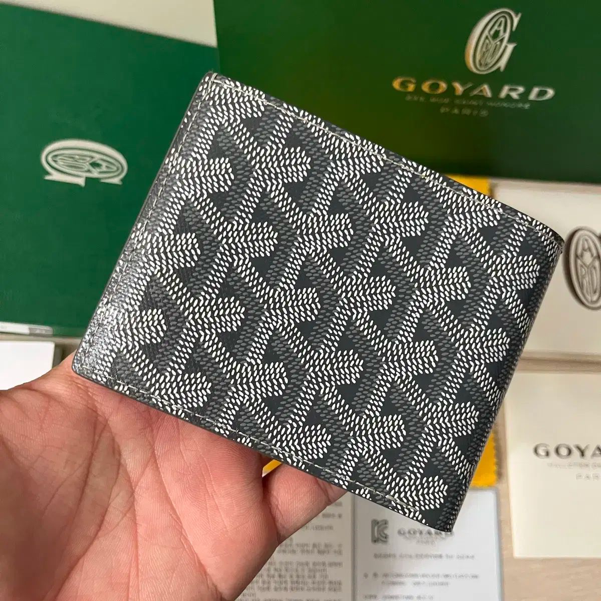 新品/デパート Goyard(ゴヤール) ゴヤール ヴィクトワール 二つ折り財布 グレー GOYARD（ゴヤール）財布・コインケース グレー  サイズ:- レディース/2200614245714 |【公式】ブランド古着・中古通販はRAGTAG（ラグタグ）