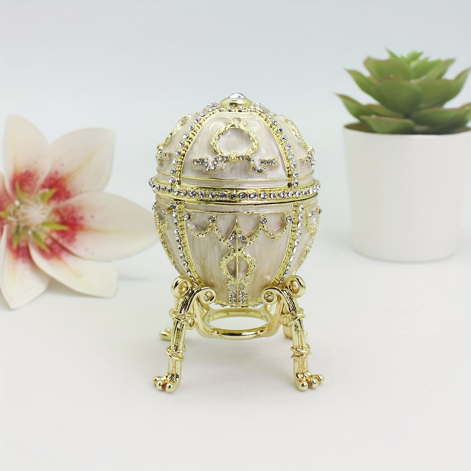 エレガントなヴィンテージインスパイアの金属卵形のジュエリー ボックス 花柄デザイン付き - イースター バレンタインデー 母の日に最適 | 妻 母への完璧なギフト