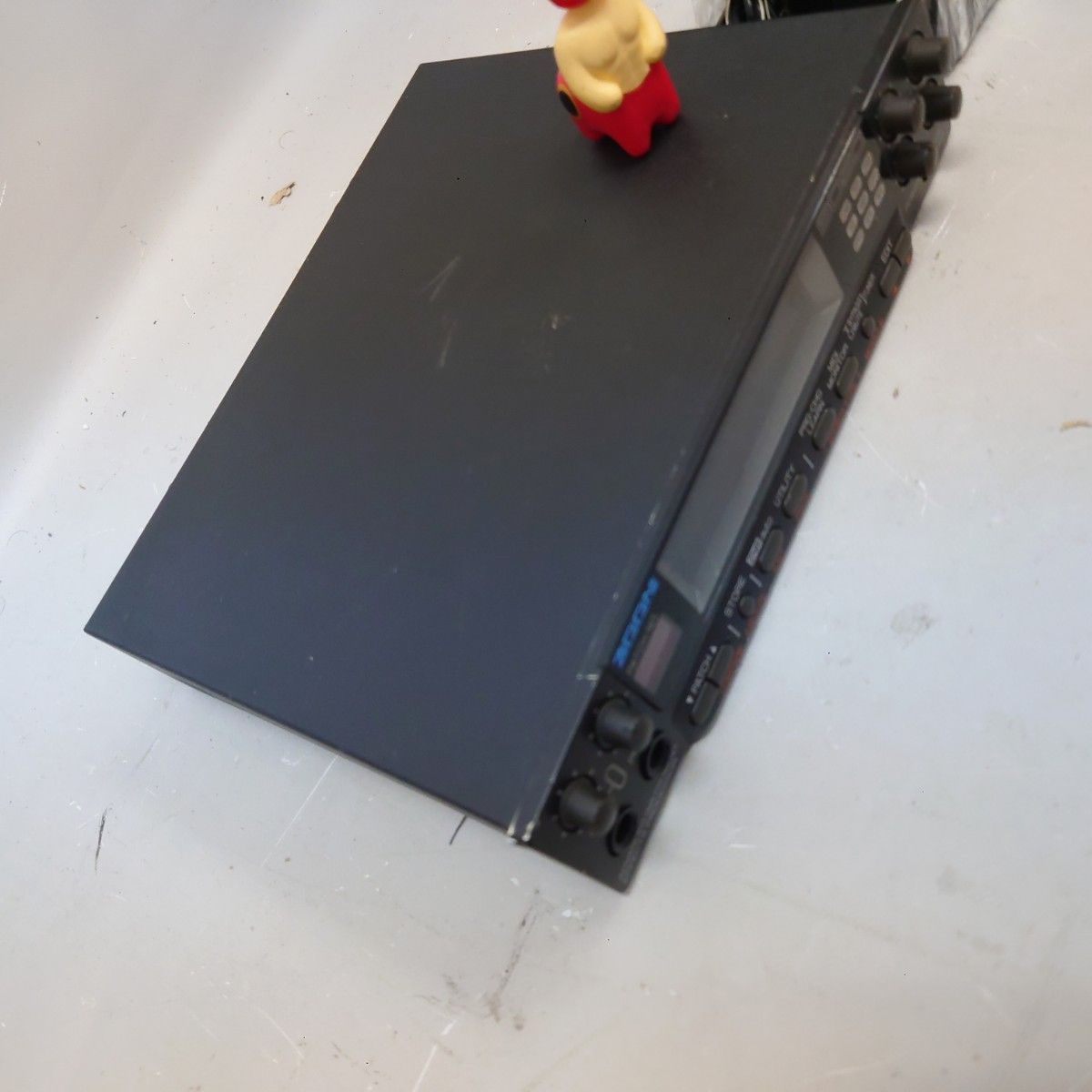 【送料無料】 動作品 ZOOM 9050 Pro ギター マルチエフェクター ズーム ラック型 z-2220