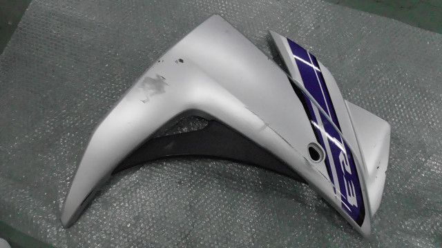 中古　海外製YZF R25/R3用　 R6風フロントカウルとワイズギアスクリーン 中古 海外製YZF R25/R3用 R6風フロントカウルとワイズギアスクリーン