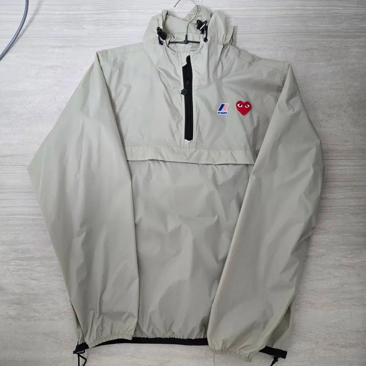M COMME des GARCONS(コム・デ・ギャルソン) X K-WAY(ケーウェイ) アノラック ハーフジップアップ ベージュ