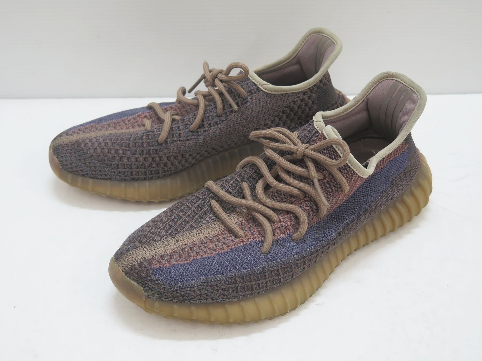 アディダス YEEZY FORMRUNNER 27.5 アディダス YZY FOAM RNR - グレー | アディダス ジャパン