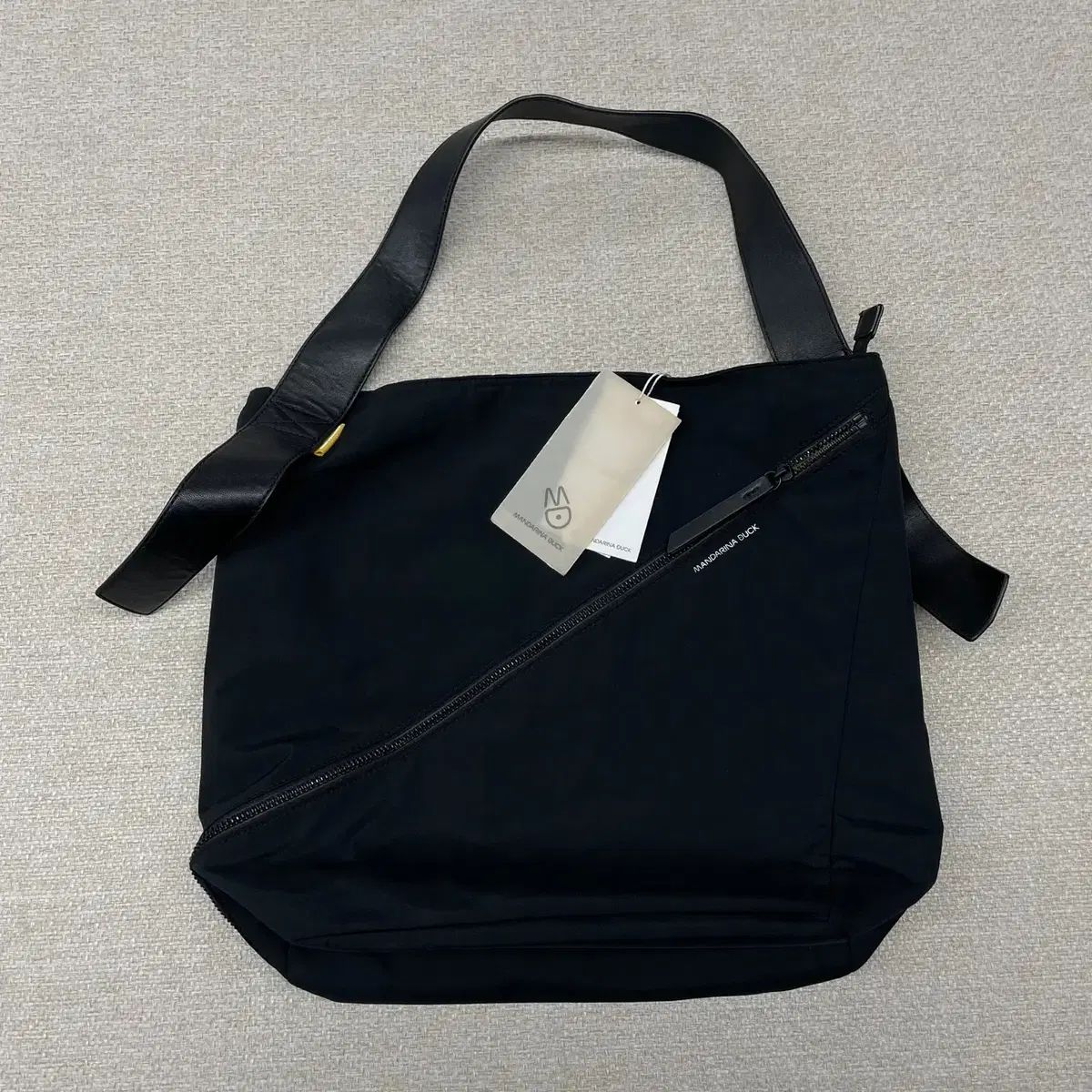 MANDARINA DUCK(マンダリナダック) ショルダーバッグ 新品 - メルカリ