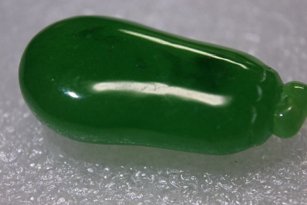天然グリーン ヒスイ９２．１０ct ルース ★鑑別書付き 天然グリーン ヒスイ92．10ct ルース ☆鑑別書付き - メルカリ
