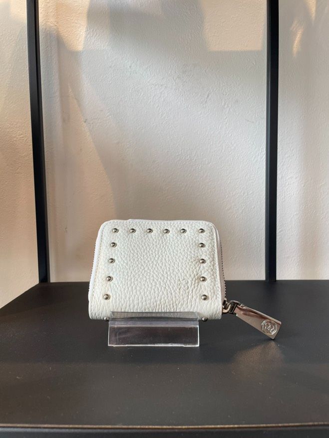 ガ*ク様 バジョルゴ　ミニミニバック エナメルクロコ型押しオフホワイト バジョルゴ ミニミニバック エナメルクロコ型押しオフホワイト