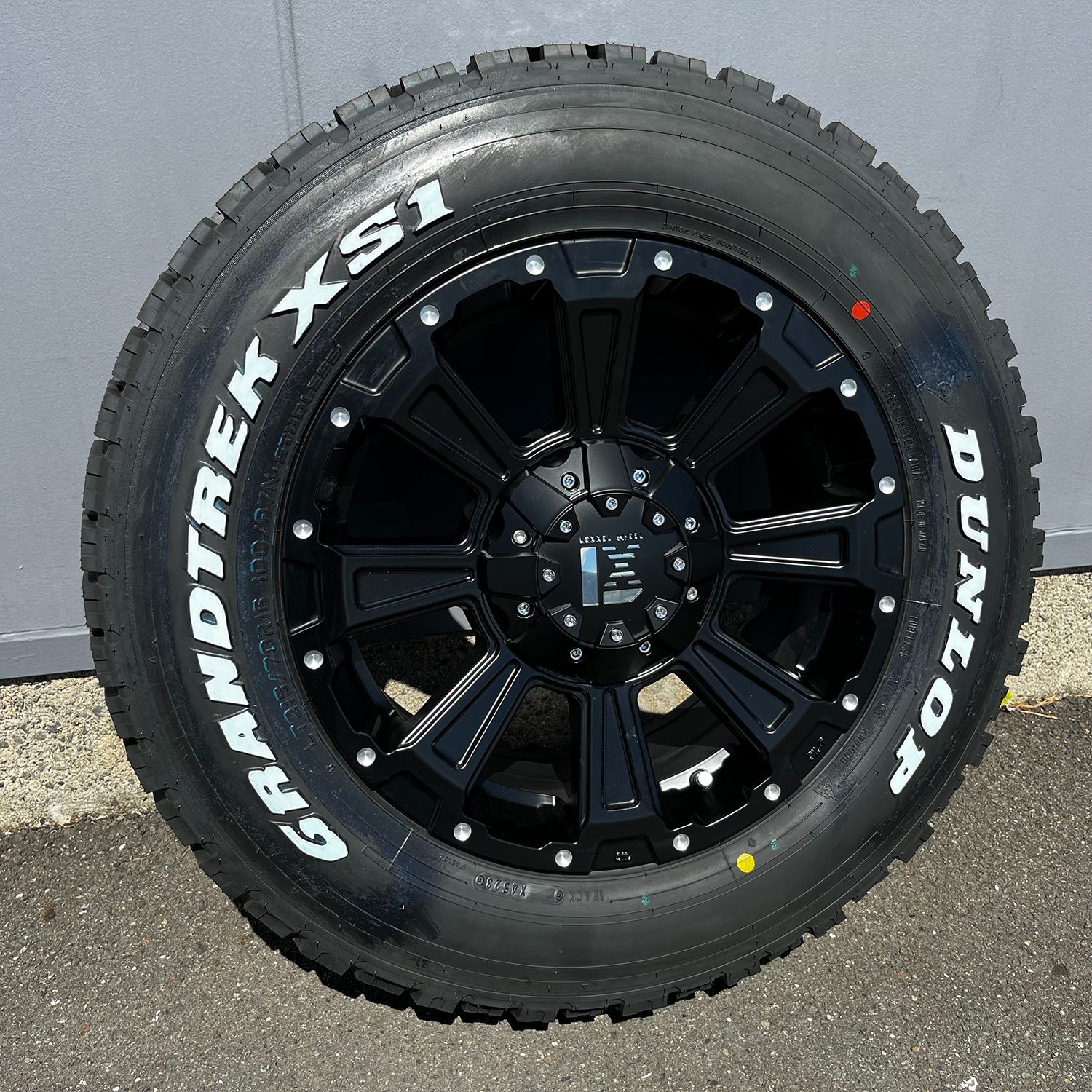 スタッドレスタイヤ 16インチ【アルファード クロスロード】ダンロップ