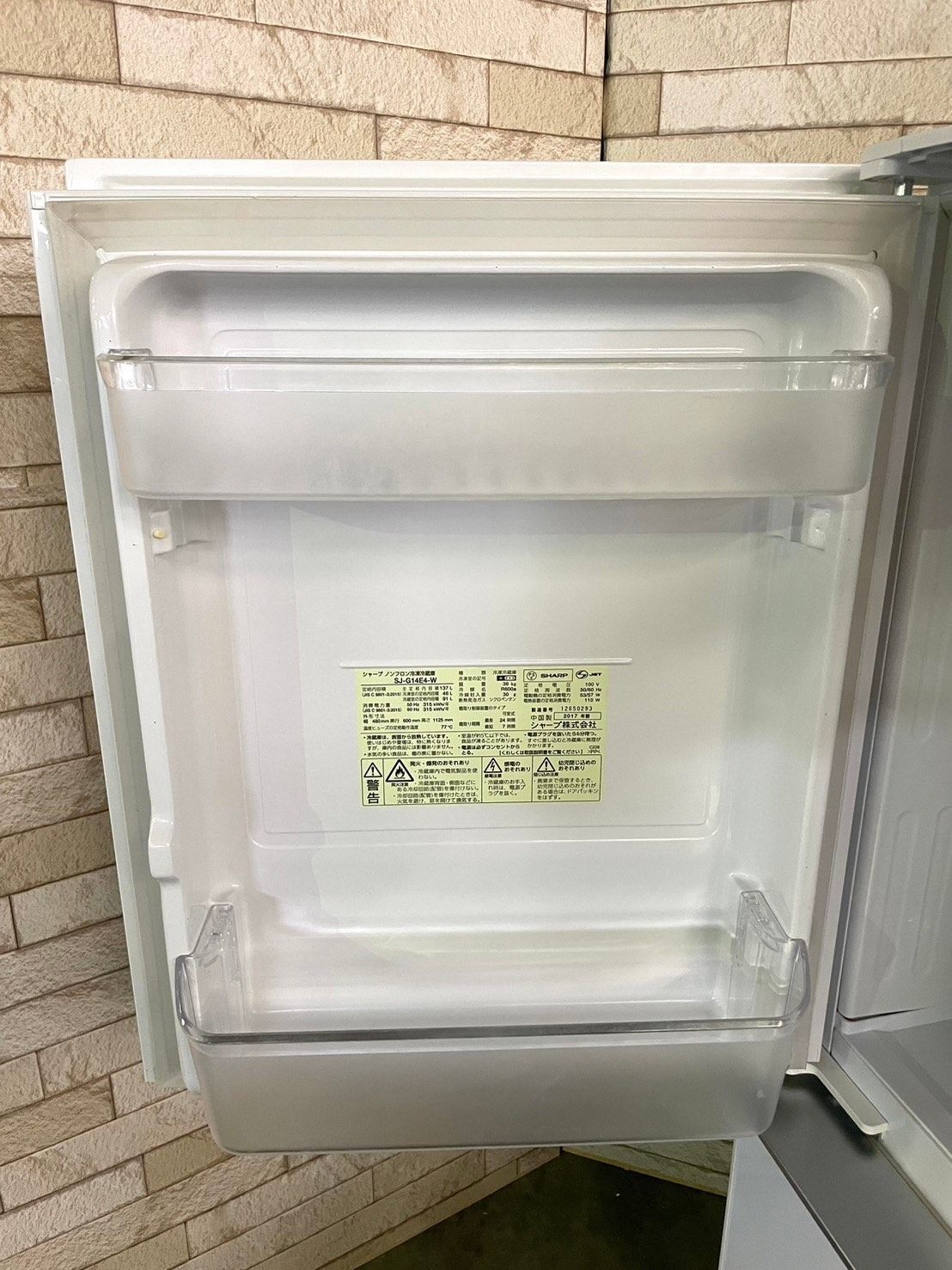 美品】大阪送料無料☆3か月保障付き☆冷蔵庫☆2017年☆シャープ☆2ドア