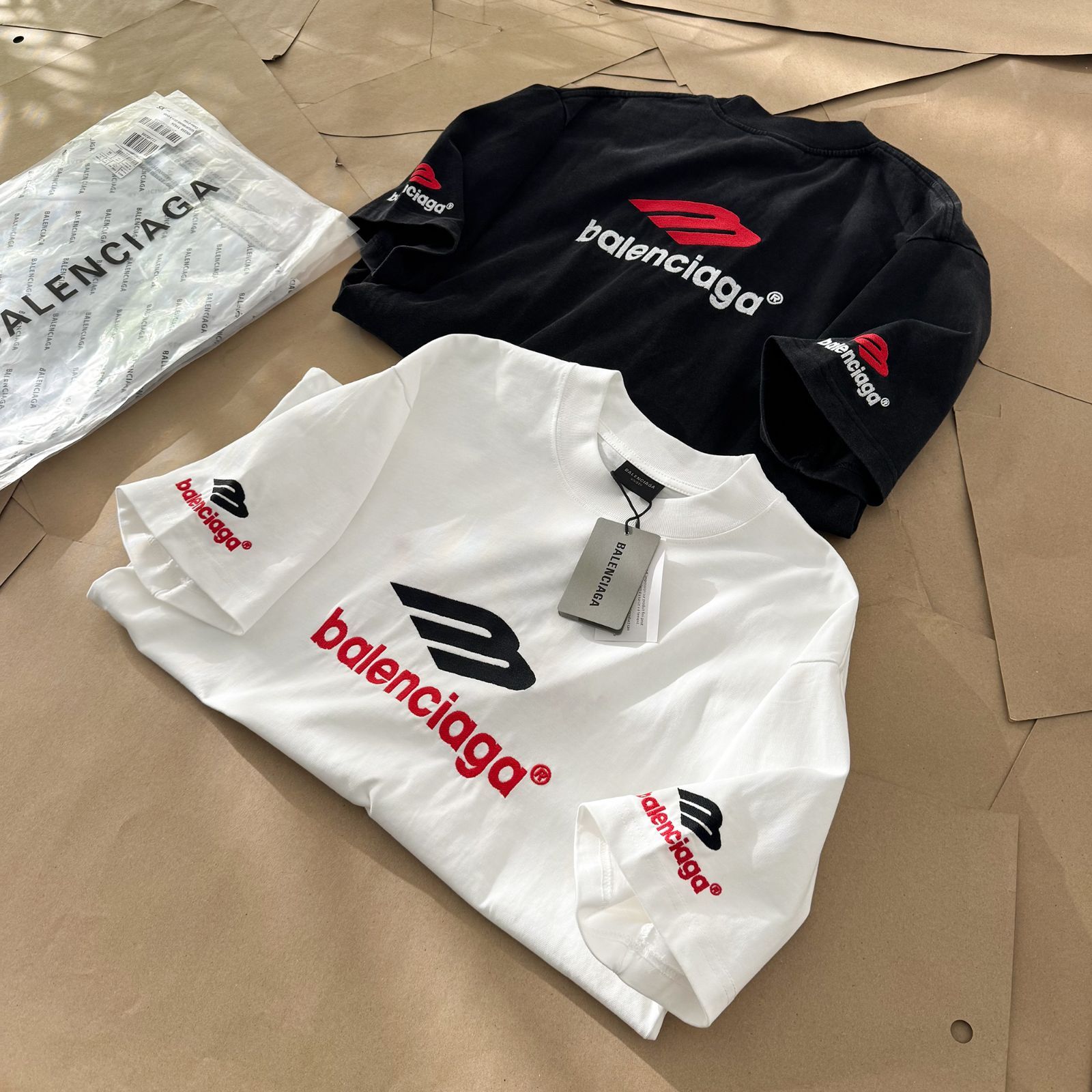 BALENCIAGA ロゴ刺繍 半袖Tシャツ Balenciaga バレンシアガ 夏の文字ロゴ刺繍半袖Tシャツ男女兼用
