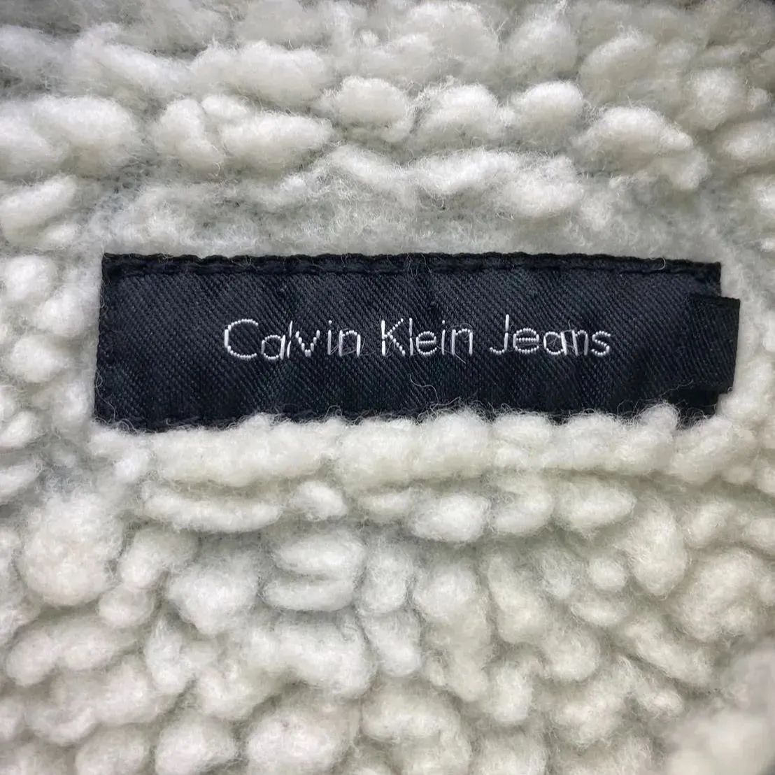 【✨デニムジャケット✨】Calvin klein Jeans カルバンクライン　ジーンズ　デニム　ジャケット　大きめ　男性　女性　青色　ブルー　インディゴ　染料　ボア記事　もこもこ　ふわふわ　あたたか　防寒具　寒さ対策　おしゃれ　カジュアル