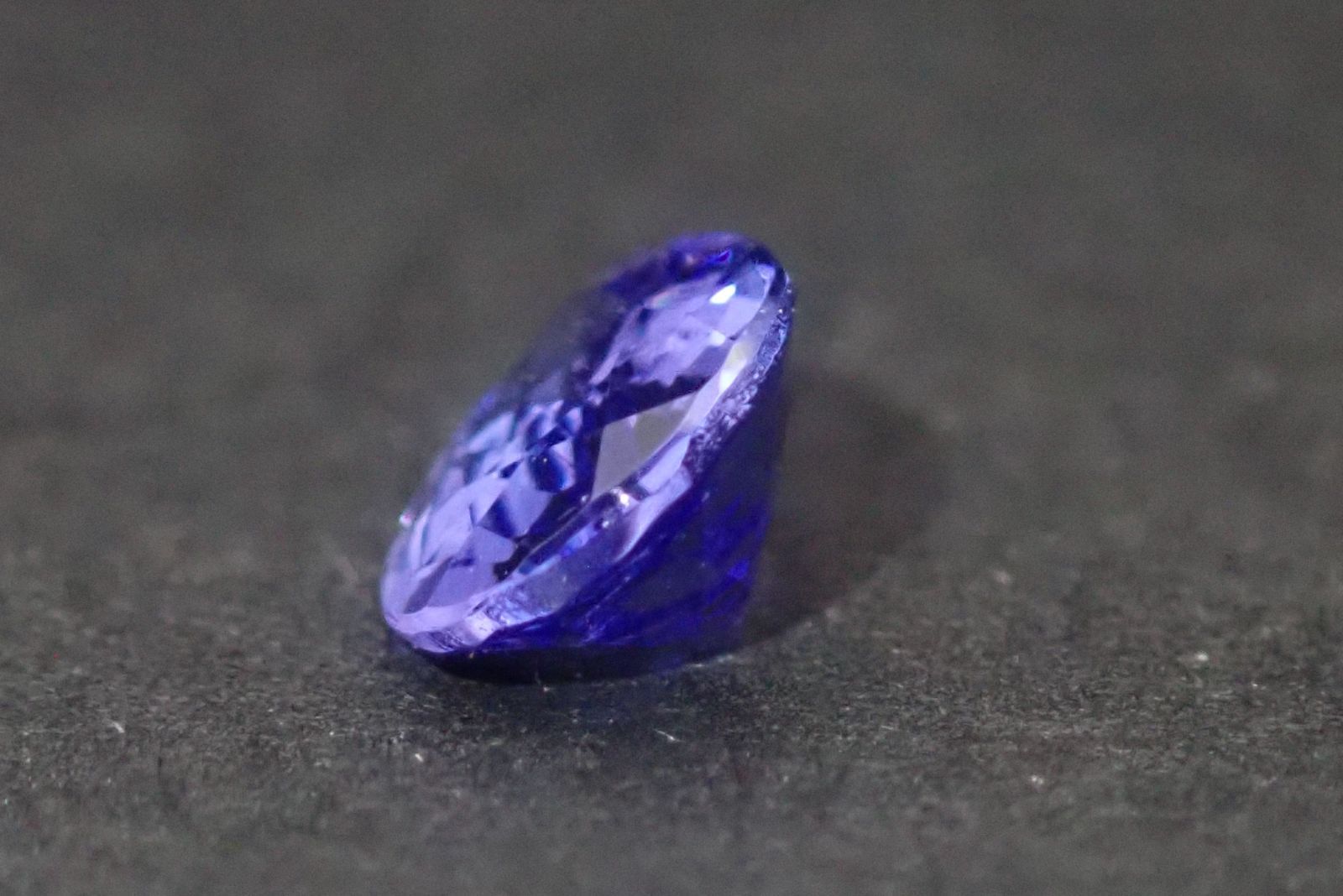 天然ゾイサイト(タンザナイト) ルース 0.600ct* 最高 約6mm×4mm