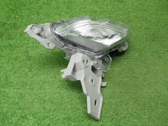 マツダ　DK系　CX-3　右ウィンカーレンズ　W2706　220916076
