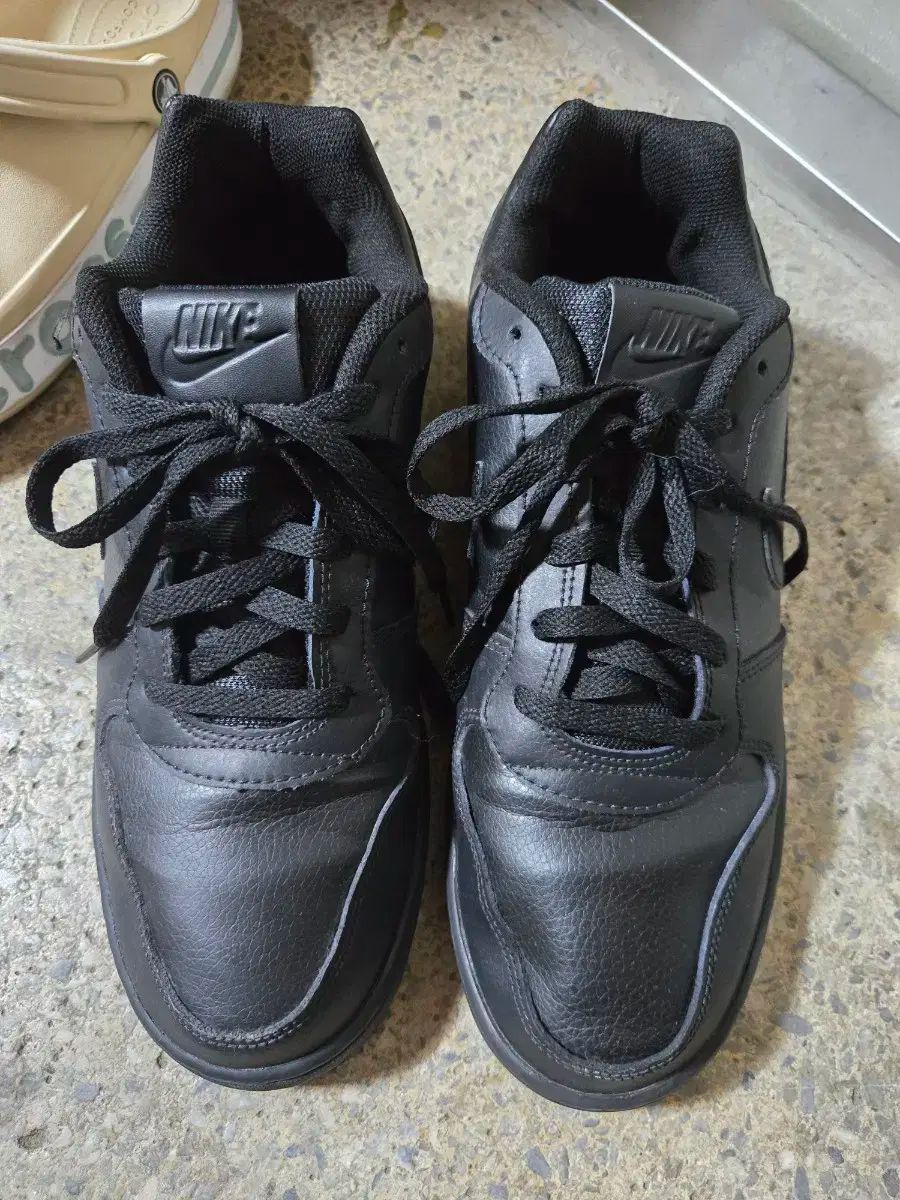 NIKE ナイキ 黒 スニーカー 280