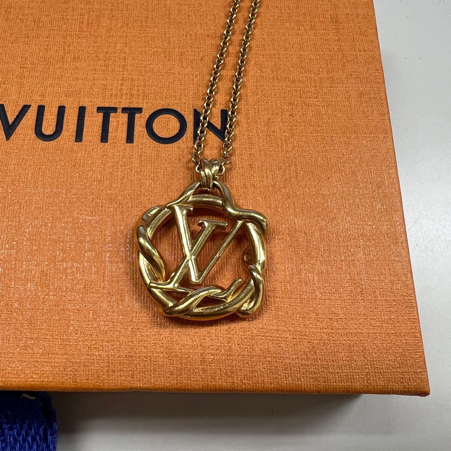 ルイヴィトン コリエ ガーデン ルイーズPM ロゴ LV ゴールド ネックレス 楽天市場】ルイヴィトン LOUIS VUITTON LV ロゴ ネックレス