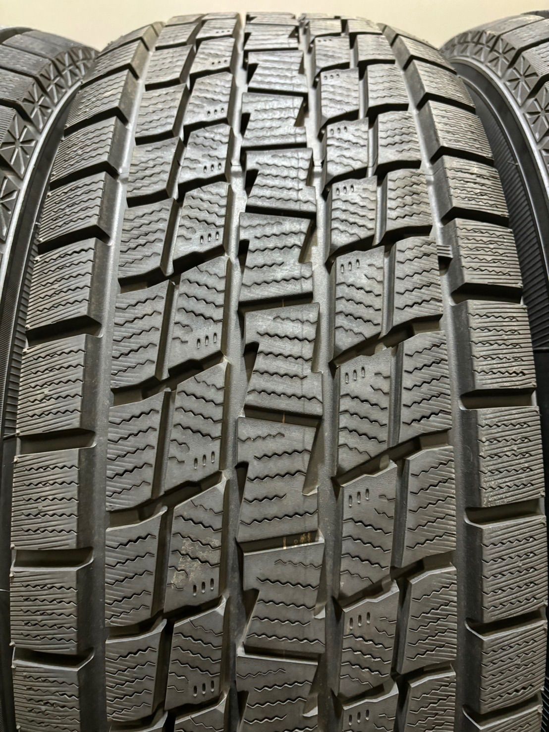 ★265/70R17 GOODYEAR/ICE NAVI SUV 22年製 スタッドレス 4本 プラド ハイラックス JEEP (南6-G708)