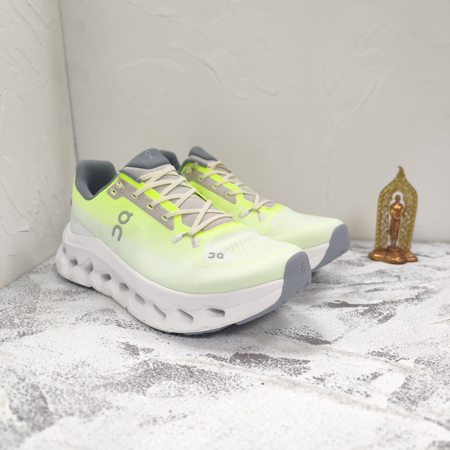 ★新品未使用★ON Cloudtilt（クラウドティルト）★男女兼用★25㎝ 新品未使用 ON Cloudtilt（クラウドティルト）ホワイトレッド