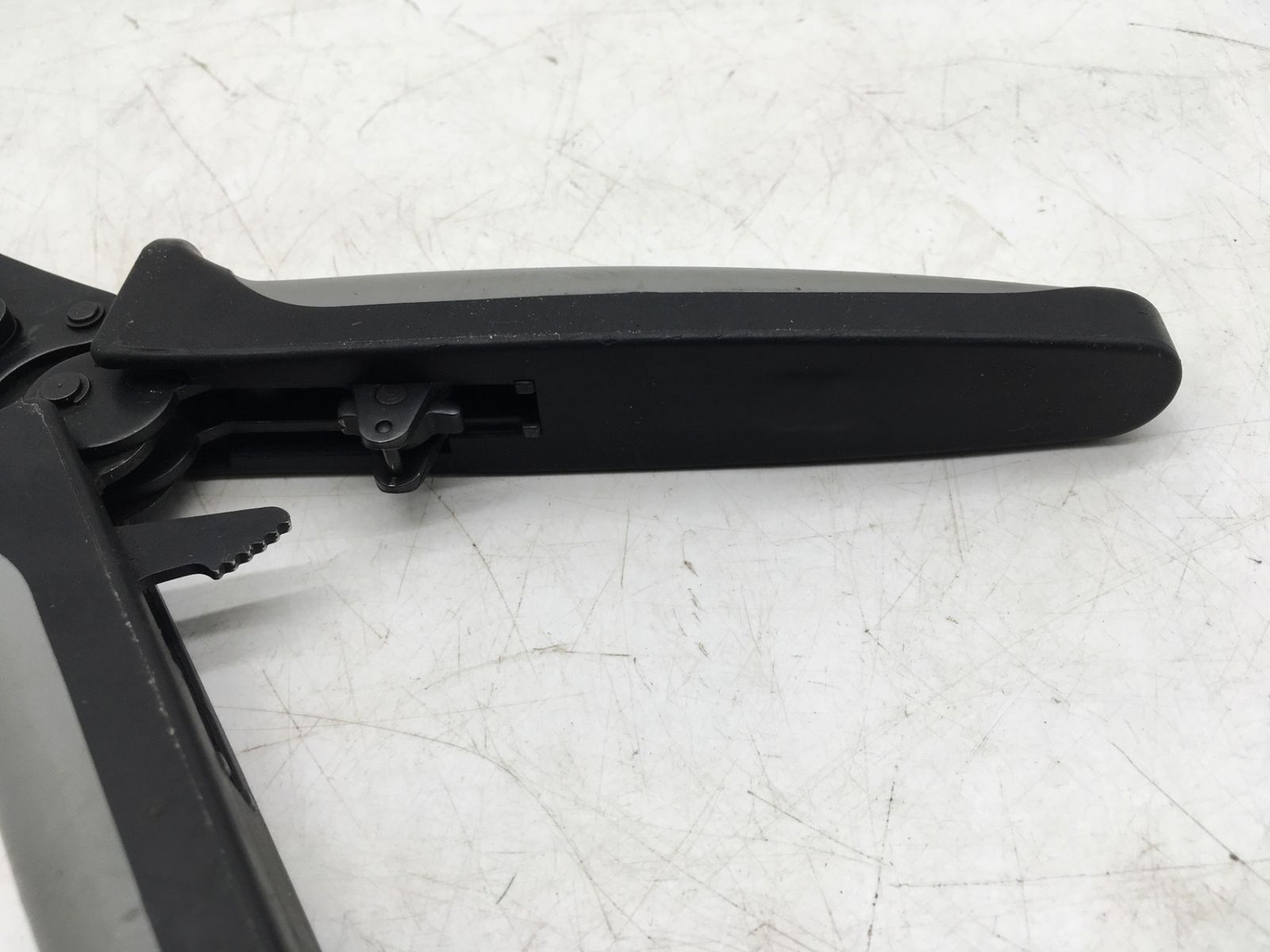 モジュラープラグ圧着工具