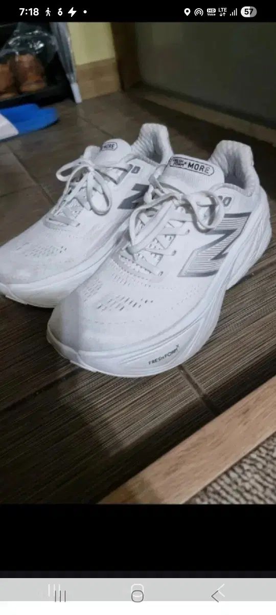 New Balance ニューバランス フレッシュフォーム X モアー v5 白 ランニングシューズ