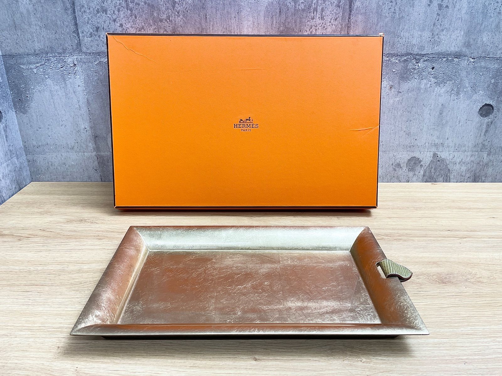 C-12090 HERMES エルメス 木製トレイ マグネットレザー付 ウッド トレー 小物入れ ゴールド パイソン
