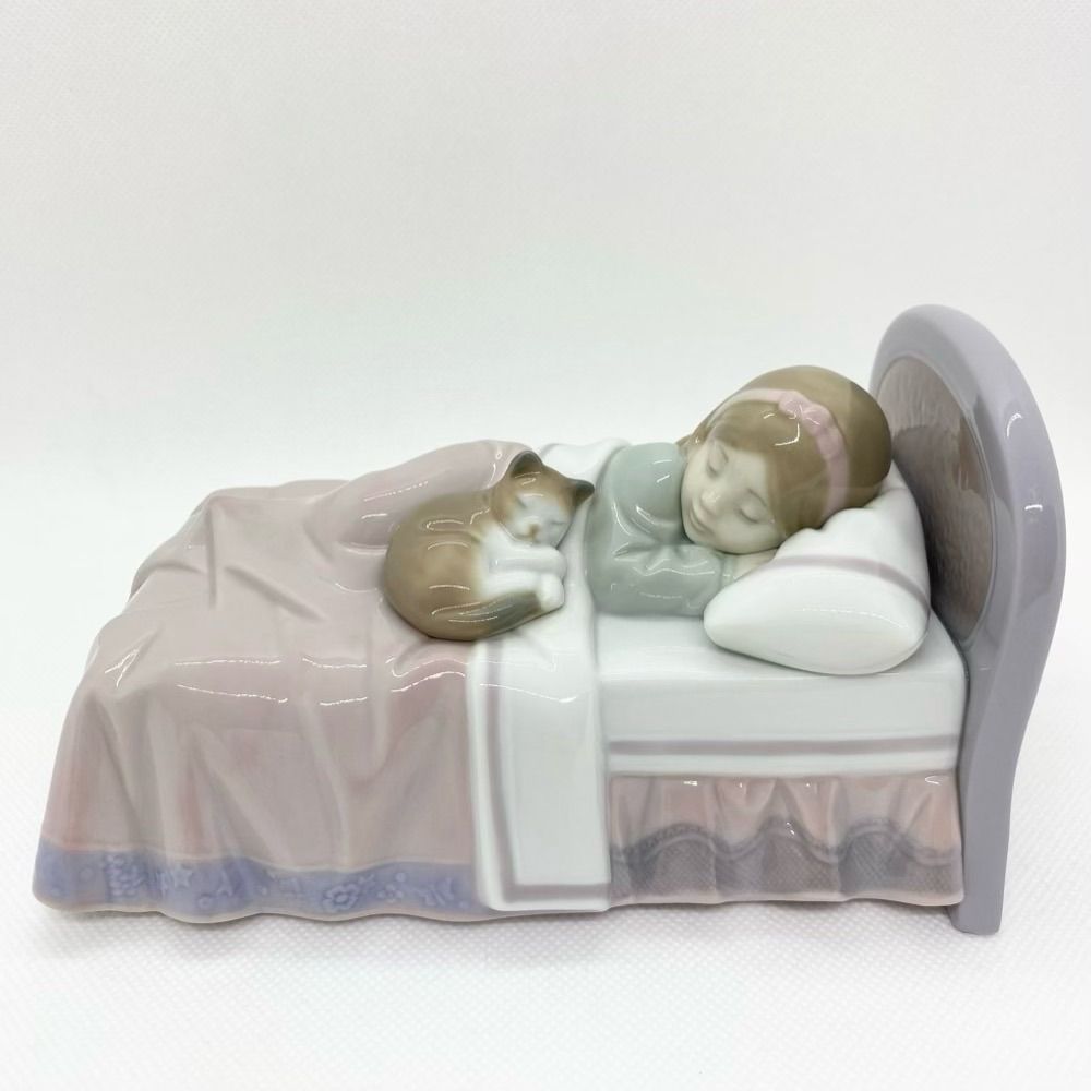 LLADRO リヤドロ 一緒におねんね 少女 猫 - メルカリ