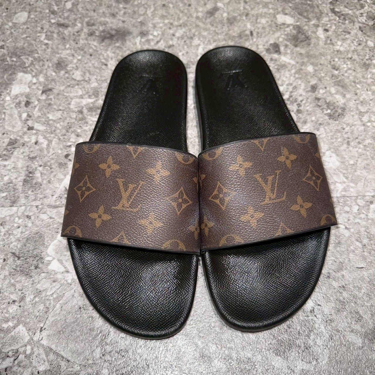 ルイヴィトン LOUISVUITTON モノグラムサンダル ブラック sizeL